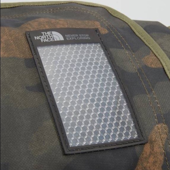 ✴️✴️ SOLD ✴️✴️ TNF Base Camp” Duffel Bag - Picture 8 of 8